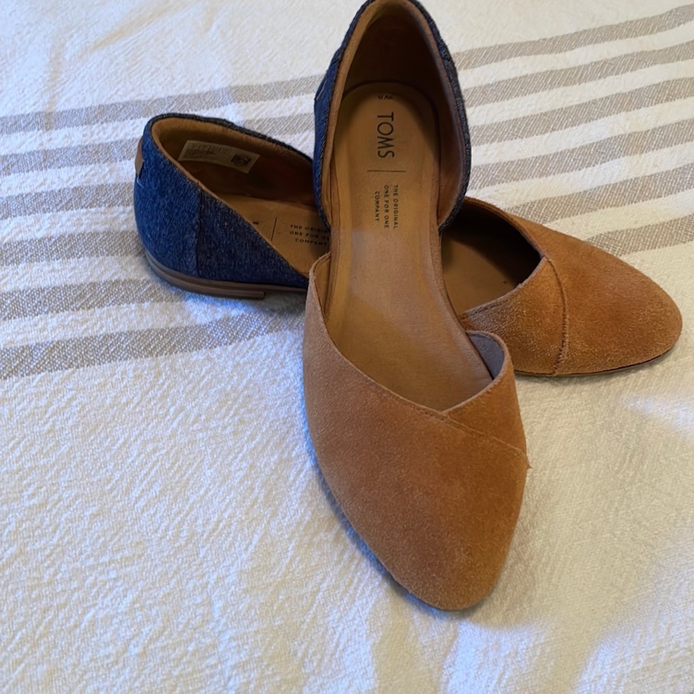 Tom’s size 8 flats